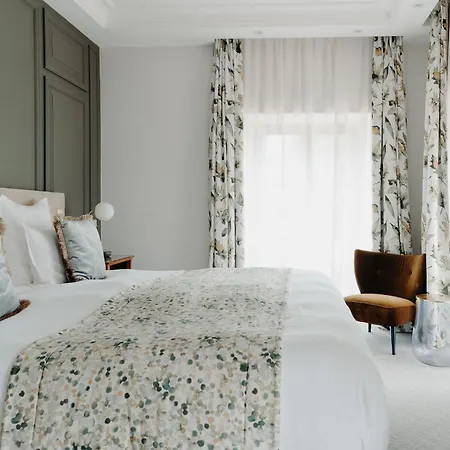 Domaine De Rochebois & Nuxe 4* ויטראק