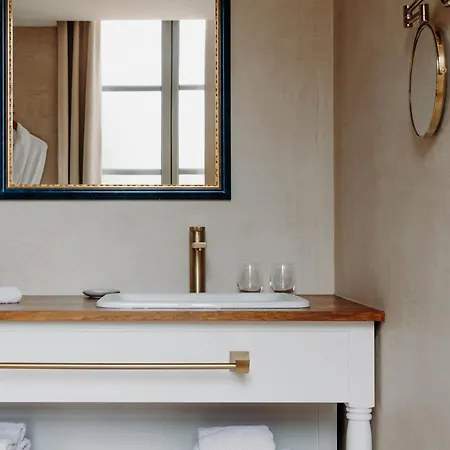 Domaine De Rochebois & Nuxe 4*