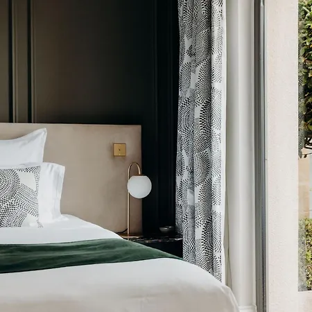 Domaine De Rochebois & Nuxe מלון