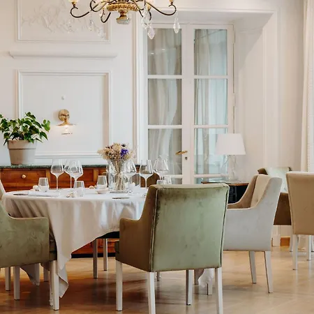 Domaine De Rochebois & Nuxe Отель