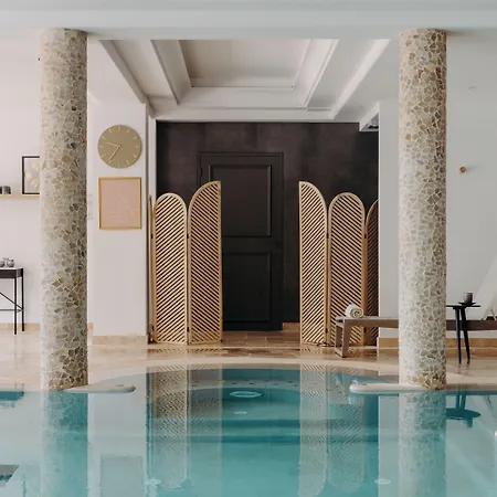 Domaine De Rochebois & Nuxe Otel 4*