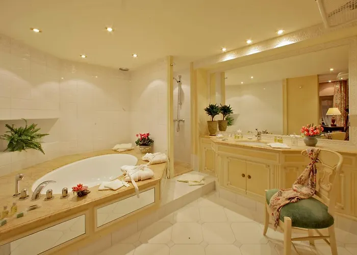 Domaine De Rochebois & Nuxe 4*